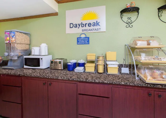 Days Inn & Suites By Wyndham Madison Heights Mi