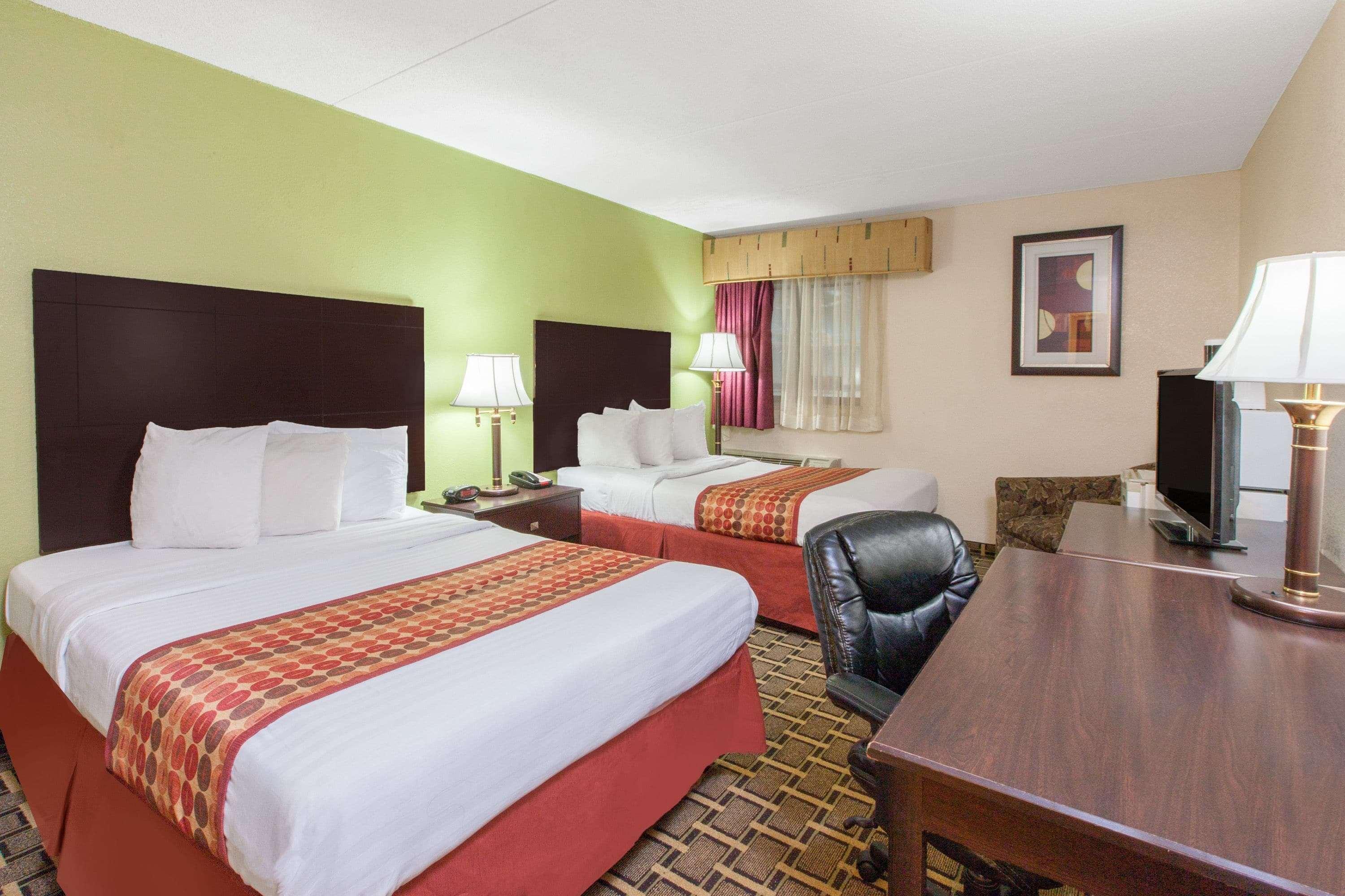 Hotel Days & By Wyndham Mi Madison Heights