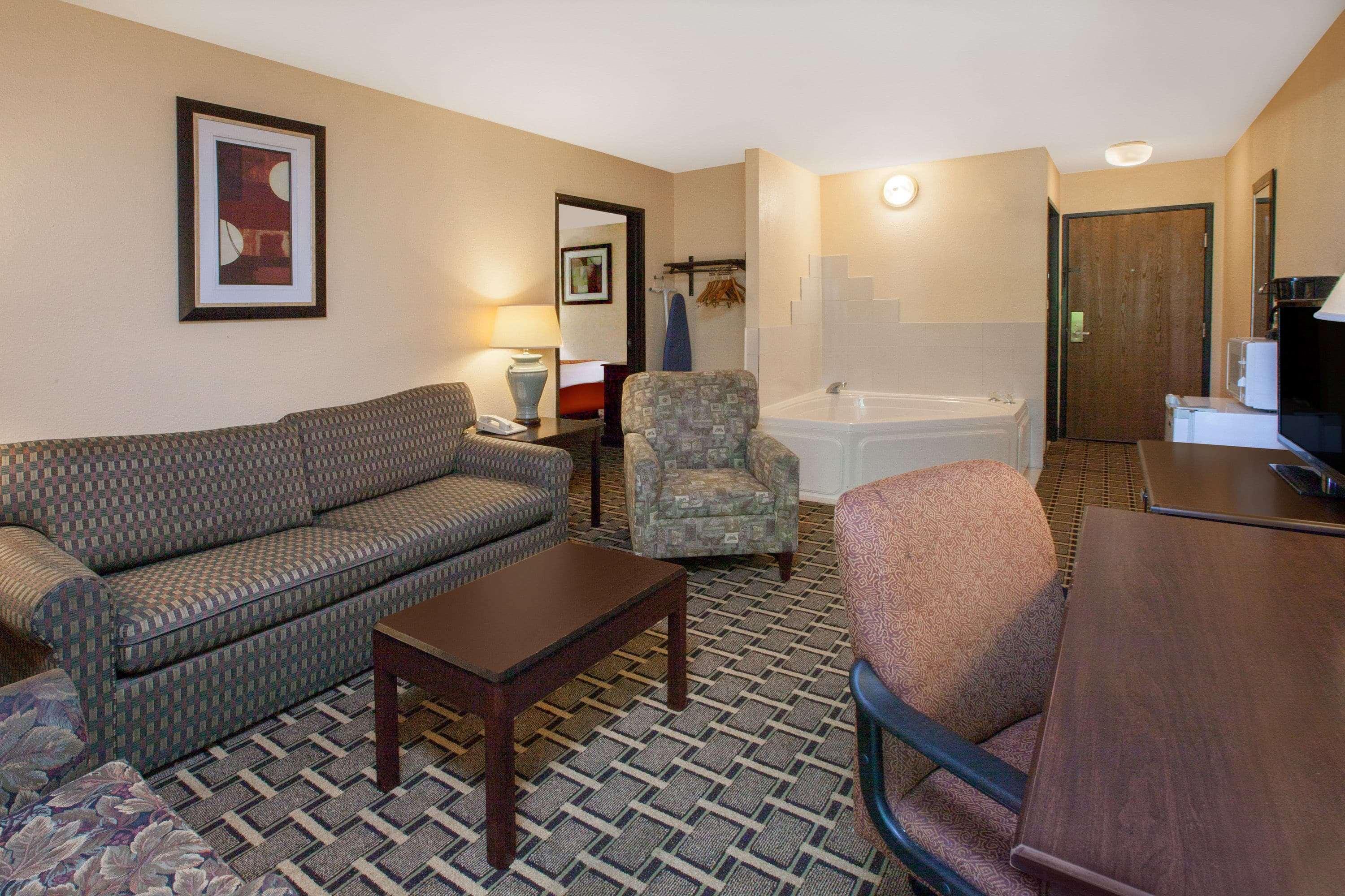 Days & By Wyndham Mi 3* Madison Heights
