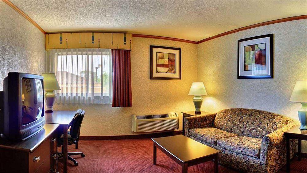 Days & By Wyndham Mi 3*
