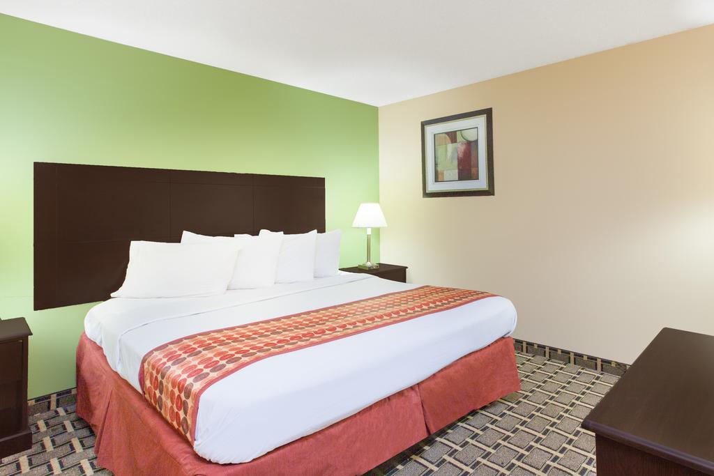 Days & By Wyndham Mi Madison Heights