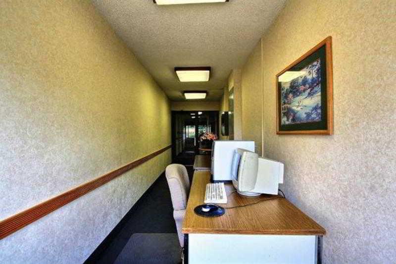 Hotel Days & By Wyndham Mi Madison Heights