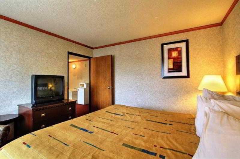 Days & By Wyndham Mi Madison Heights
