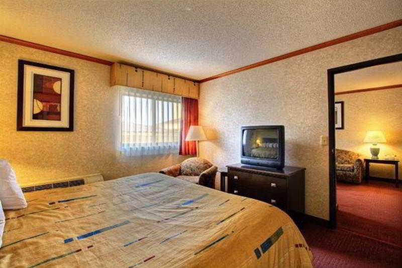 Days & By Wyndham Mi
