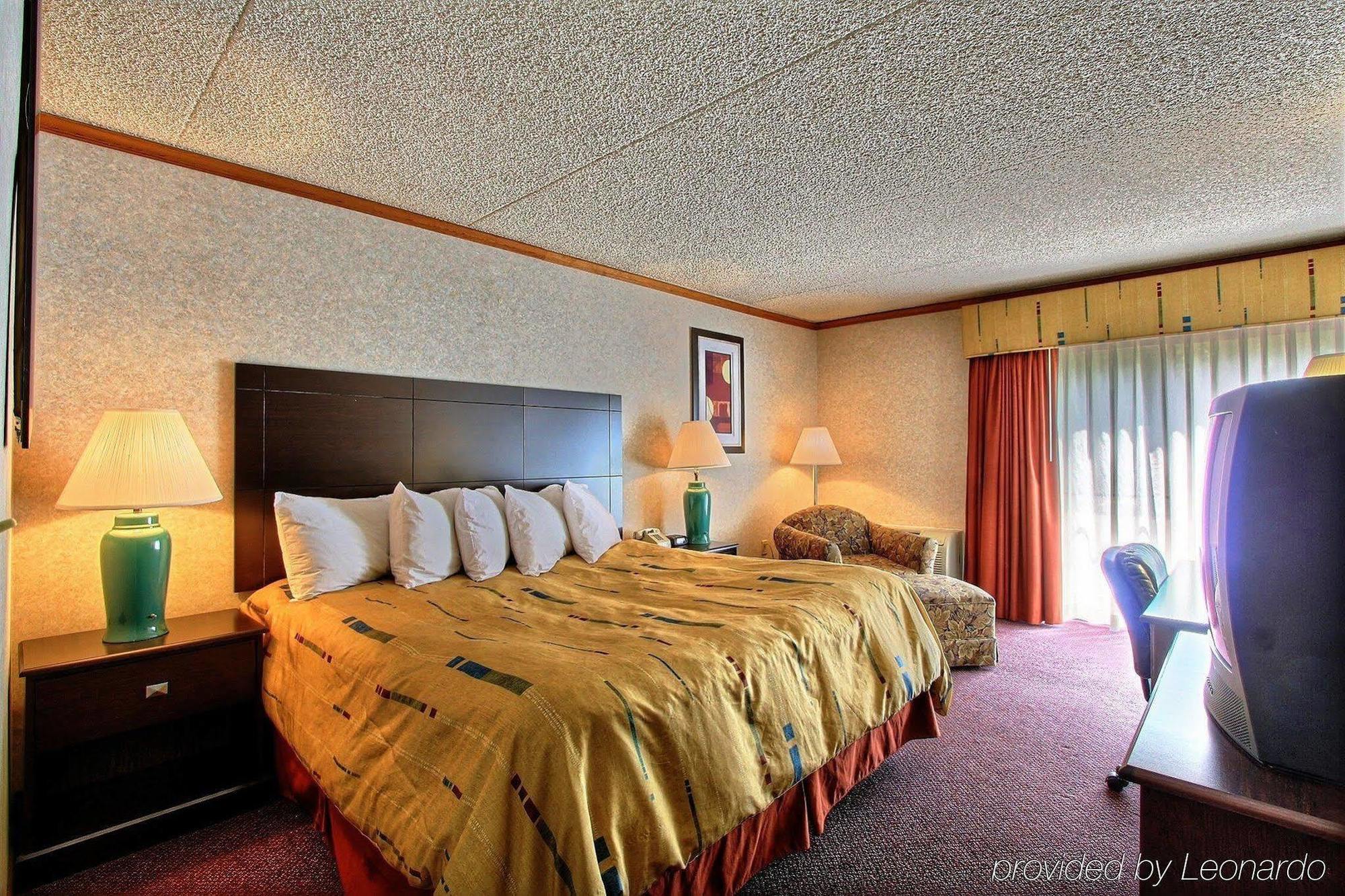 Hotel Days & By Wyndham Mi