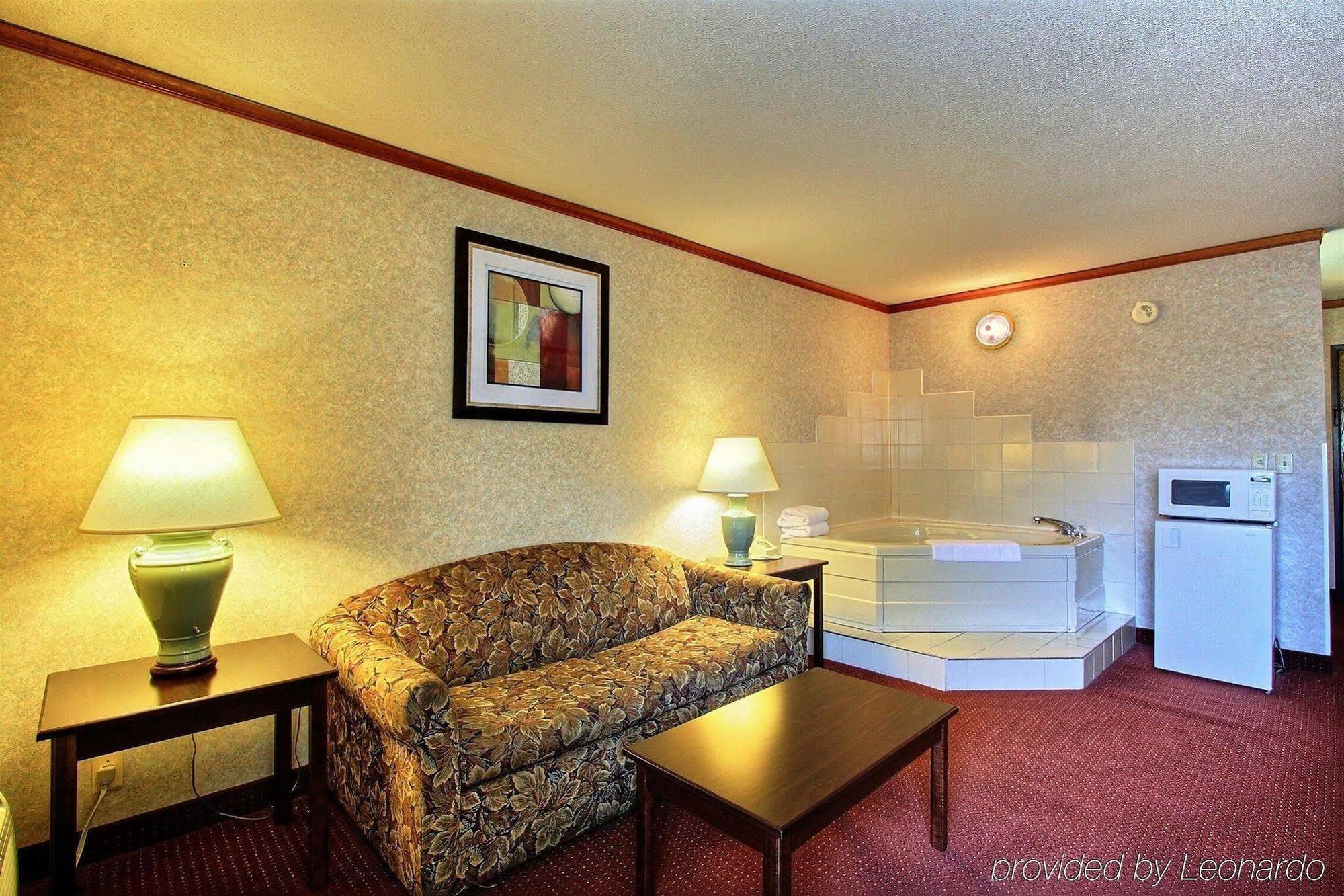 Hotel Days & By Wyndham Mi Madison Heights